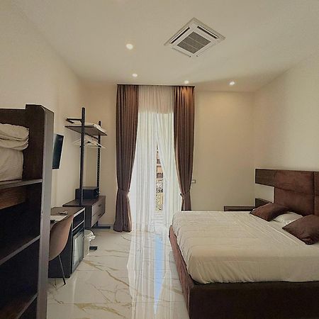 Auroom نابولي المظهر الخارجي الصورة