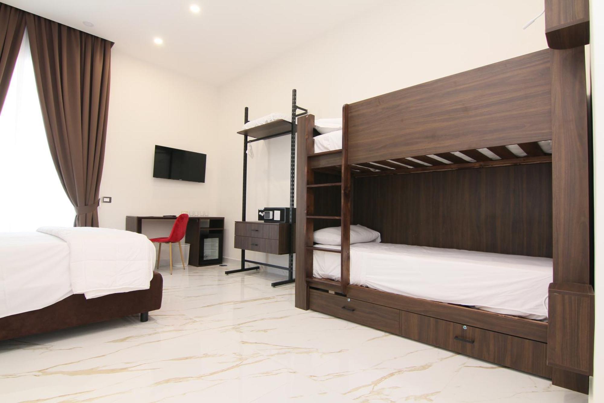 Auroom نابولي المظهر الخارجي الصورة