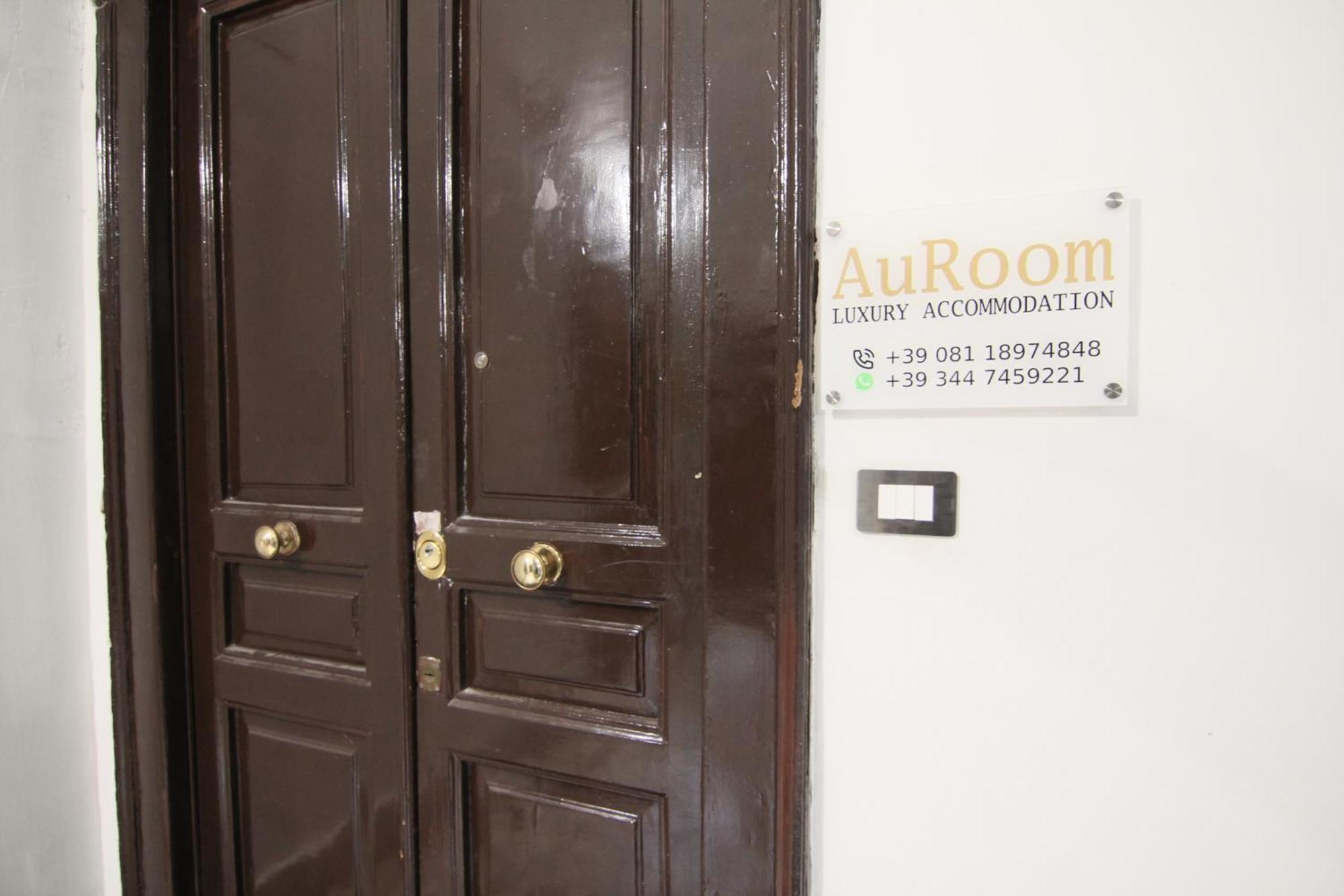 Auroom نابولي المظهر الخارجي الصورة