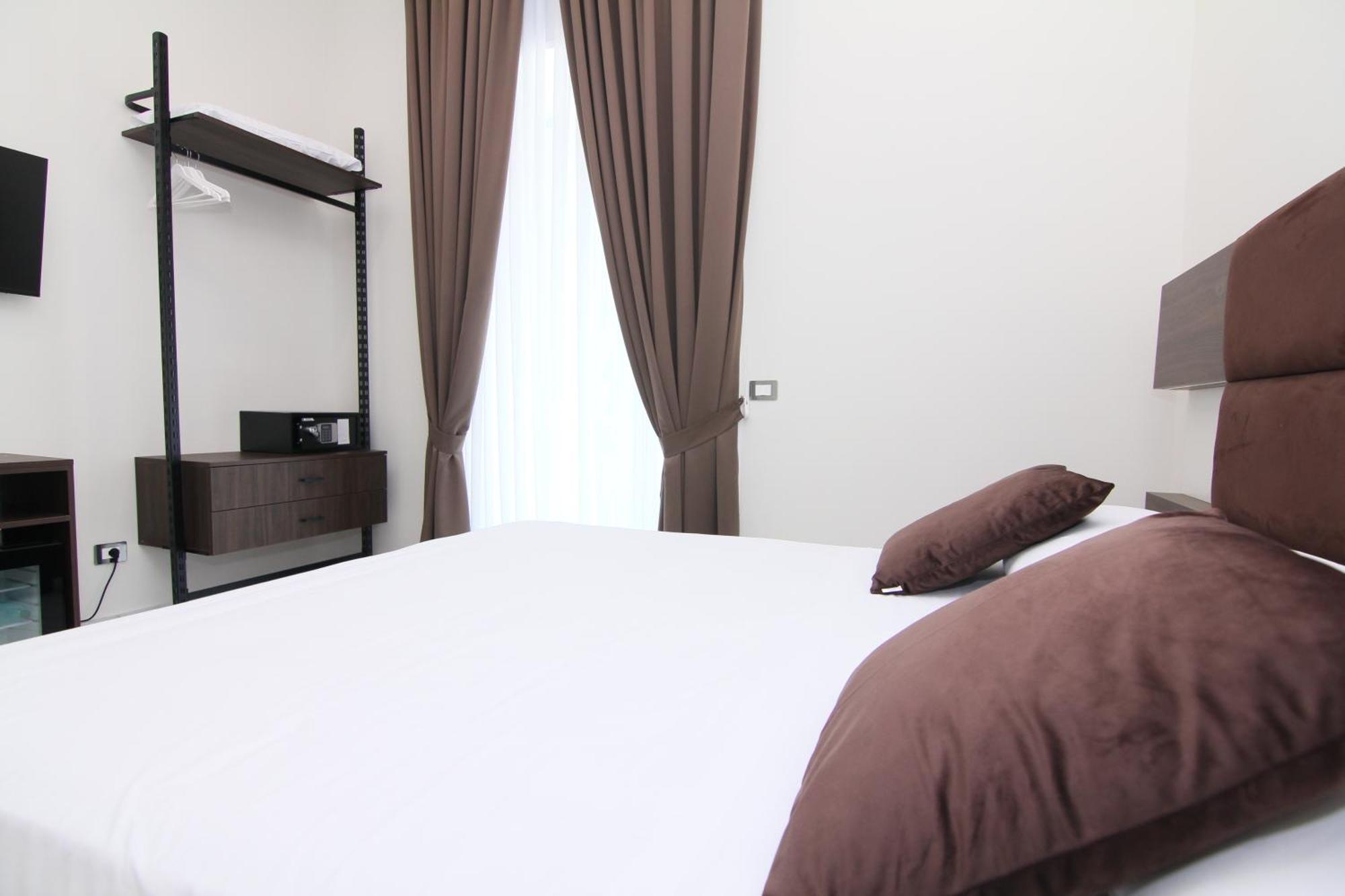 Auroom نابولي المظهر الخارجي الصورة