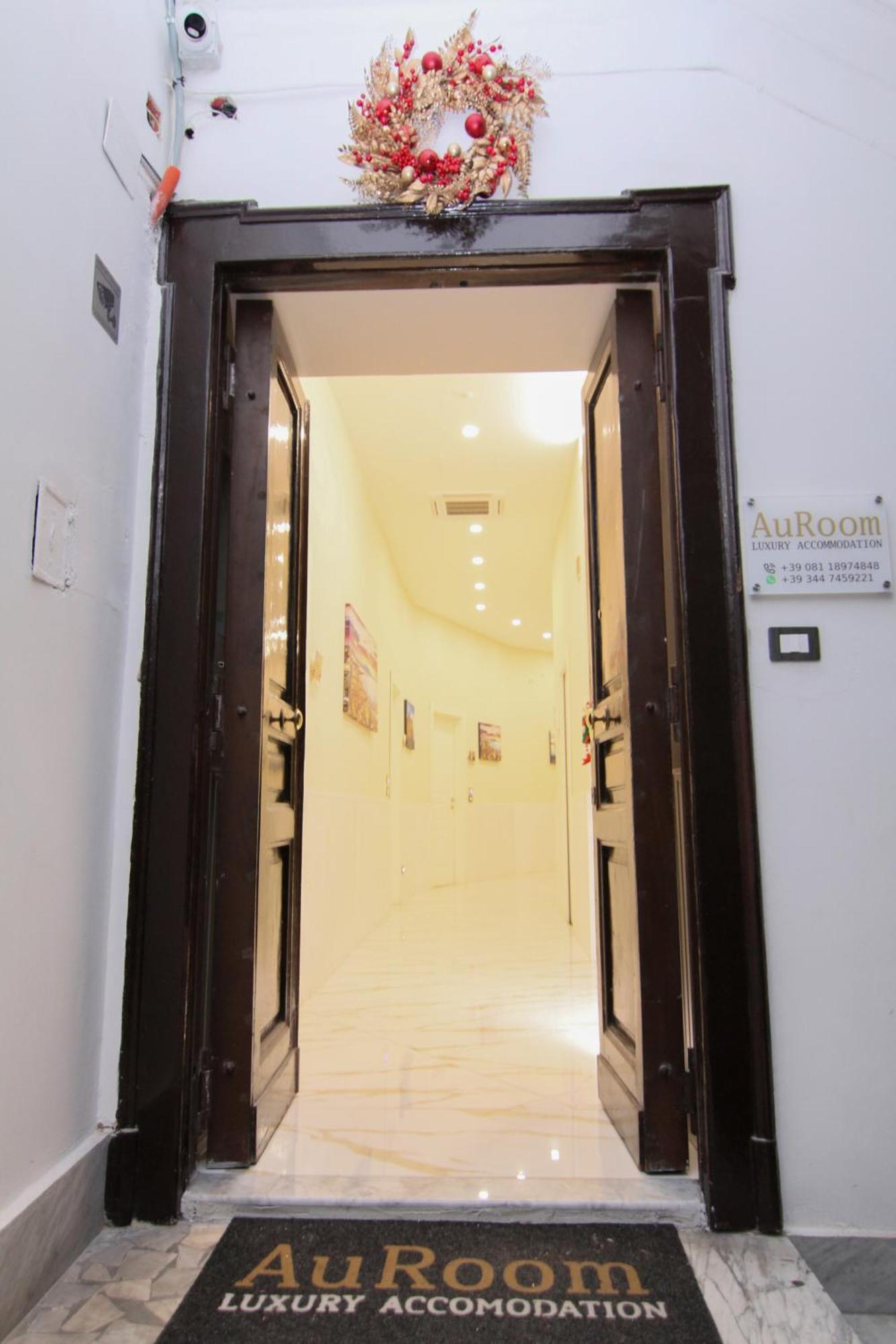Auroom نابولي المظهر الخارجي الصورة