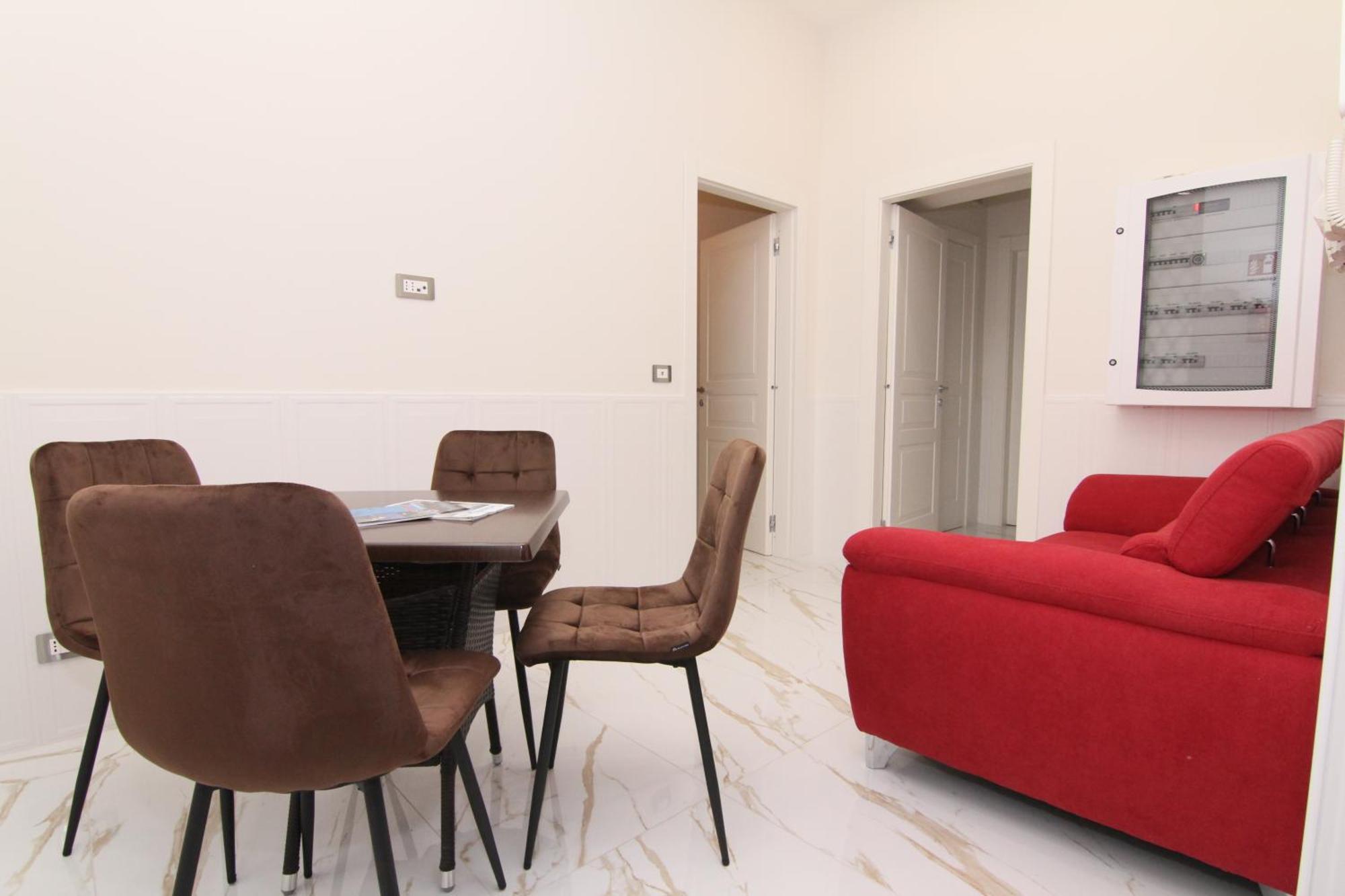 Auroom نابولي المظهر الخارجي الصورة